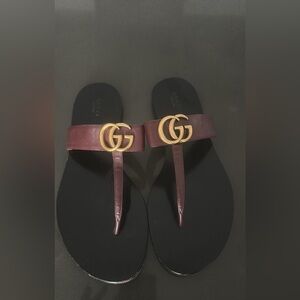 Gucci Burgundy and Black Sandals with Gold Emblem